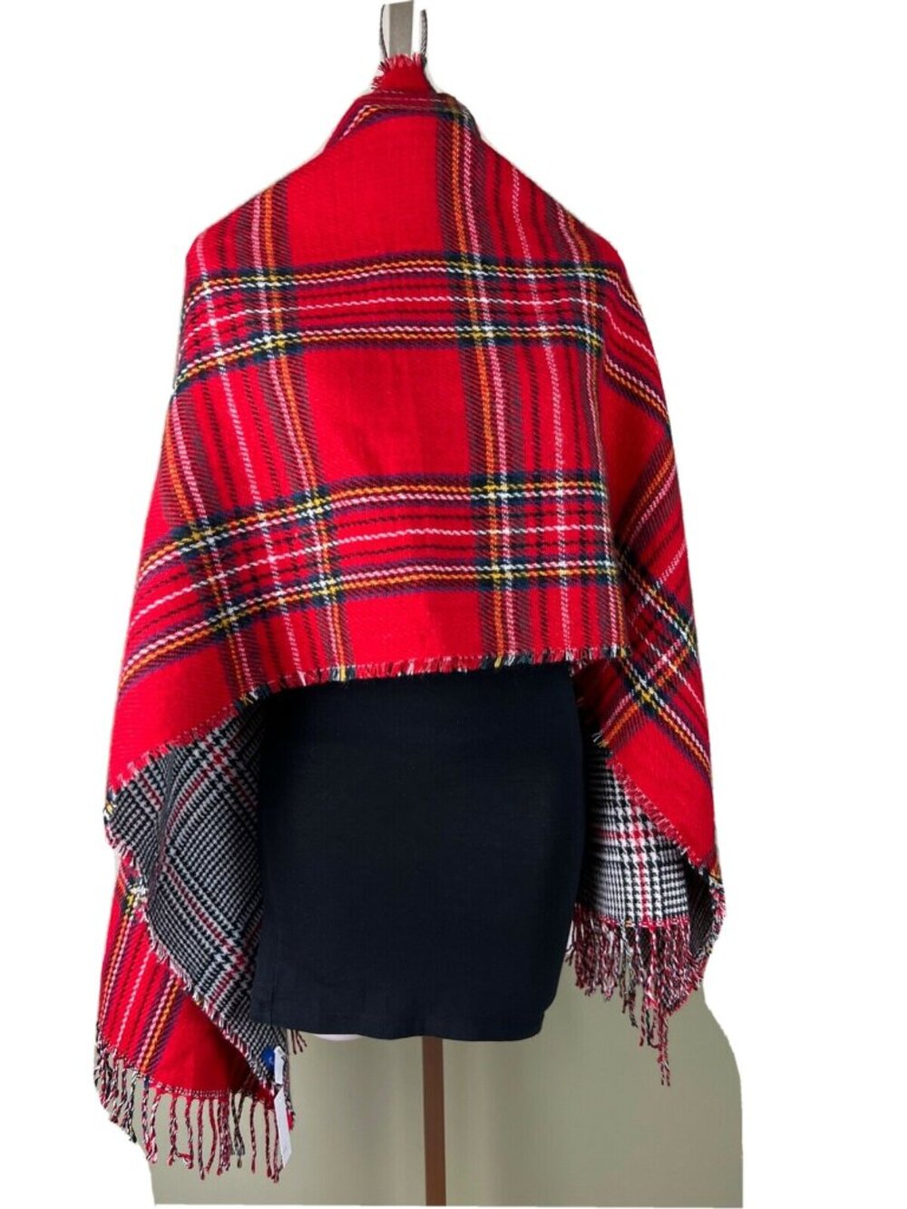 Women's Apt. 9 Reversible Tartan Plaid Check Prince Of Wales Blanket Wrap Scarf - Picture 2 of 5
